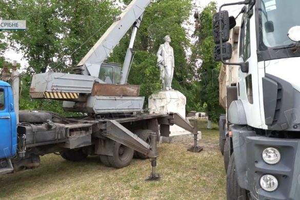 У Покровській громаді демонтували пам’ятник Максиму Горькому