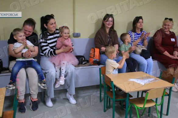 Надзвичайно цінні зустрічі наживо. Для дітей Покровська відбувся розважальний захід в укритті