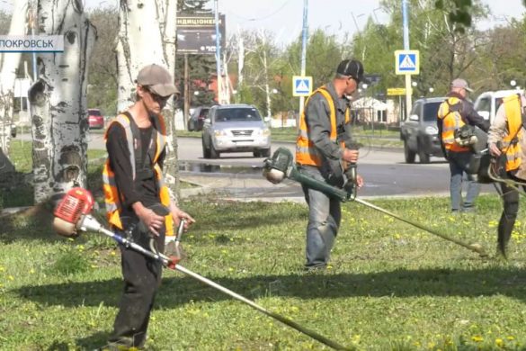Місто працьовитих та незламних тримається, і багато в чому це заслуга покровських комунальників