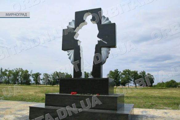 Пам’ятник встановлено, у планах – відеонагляд. У Мирнограді триває облаштування Алеї героїв