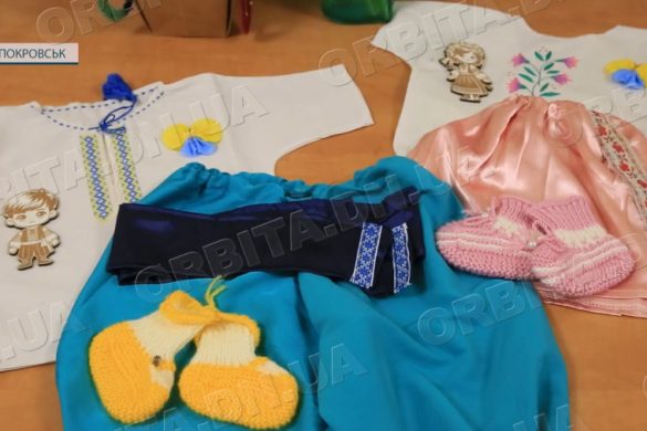 «Народжені у вишиванках». У рамках обласної акції покровські новонароджені отримали подарунки