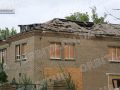Спочатку ліквідація наслідків обстрілів, а потім – відновлення. У Покровську лагодять покрівлі
