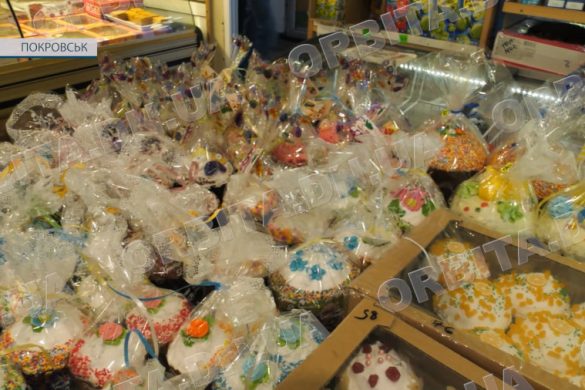 Покровчани активно купують святкову випічку. Огляд цін на Великодні паски