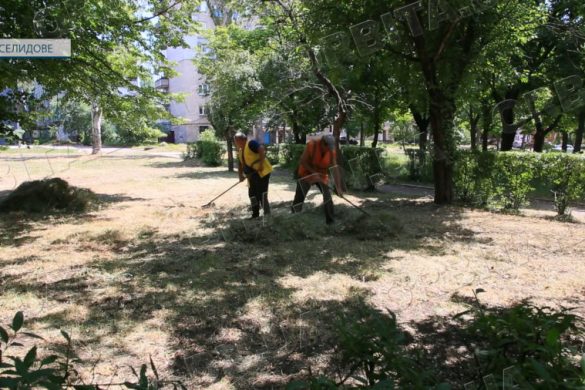 Благоустрій Селидового: попри обстріли, комунальники тримають місто охайним