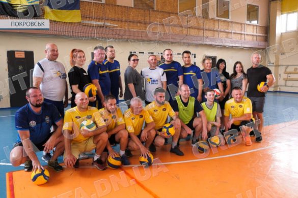 День батька по-спортивному. У Покровську провели волейбольний турнір