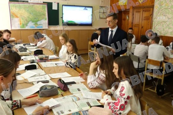 Викладач географії з Очеретиного відстояв честь Донеччини на конкурсі “Учитель року”