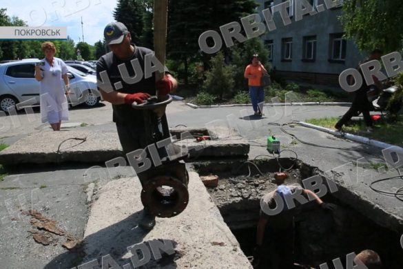 Заміна важливого вузла: у Покровську продовжується підготовка до опалювального сезону