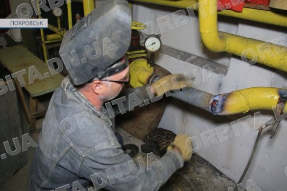 КП «Господар» ремонтує систему опалення у багатоповерхівках селища динзаводу