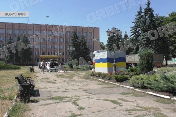 Співпраця МВА та БФ «Рада міст»: у Добропіллі встановлюють бетонні укриття