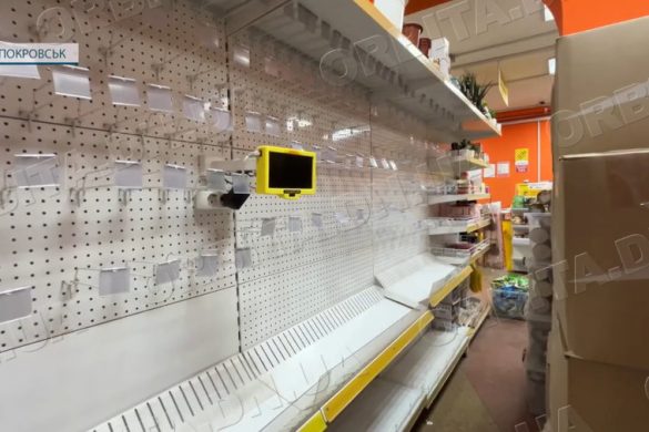 Супермаркети, мережеві магазини та поштові оператори: хто ще працює у Покровську