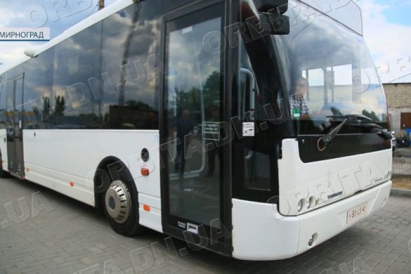 Нідерландський благодійник передав Мирноградській громаді автобус