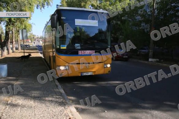 Тримають у серці спогади про минуле життя. Покровчани покидають місто