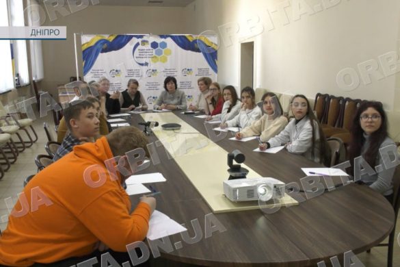Вперше писали не вдома. Покровчани долучились до радіодиктанту національної єдності