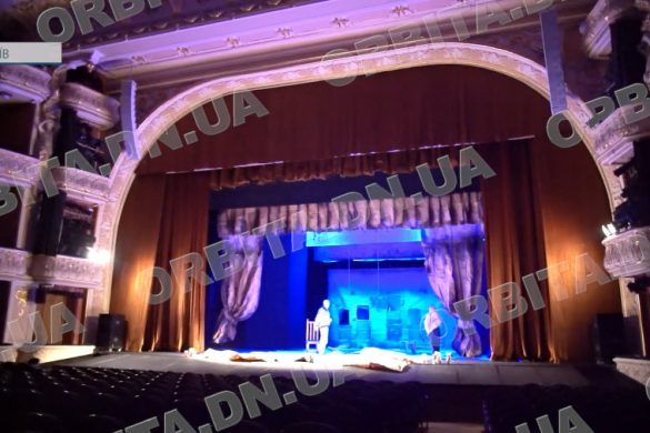 Театр без даху. Донецький драмтеатр міста Маріуполь гастролює Україною