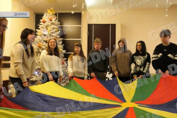 Надихнутись та стати сильнішими: у Дніпрі для покровських школярів провели арт-терапію