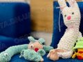В’яже і дарує маленьким пацієнтам іграшки – про добру справу школярки з Мирнограда