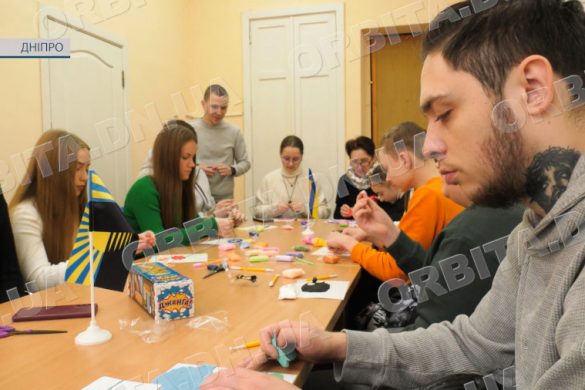 Картини з пластиліну та настільні ігри: арт-терапія від молодіжної ради Мирнограда