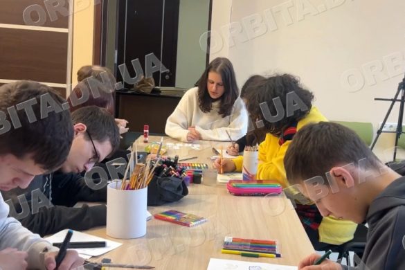 Через призму мистецтва - про історичні події. До Дня злуки в ізостудії пройшов майстер-клас