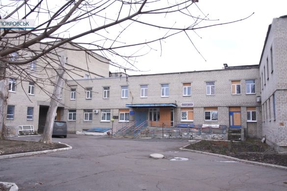 Надають допомогу: у Покровську продовжує працювати міська лікарня