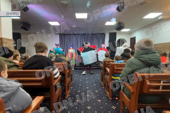 Захоплююча подорож у казку. Діти з Покровської громади відвідали виставу у Дніпрі