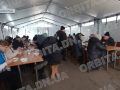 Крапля домашнього затишку: БФ «Карітас» годує евакуйованих в  транзитному пункті