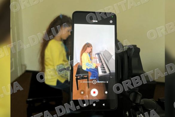 Мистецтво попри війну: Мирноградська музична школа продовжує працювати онлайн