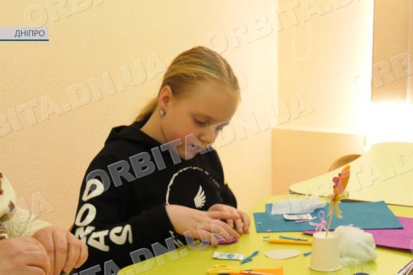 З весною у серці: учні та вчителі Донеччини виготовляли великодній декор