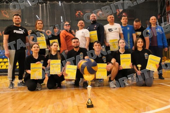Перемога за найдружнішими: покровчани змагались у волейбольному турнірі до Дня сім’ї