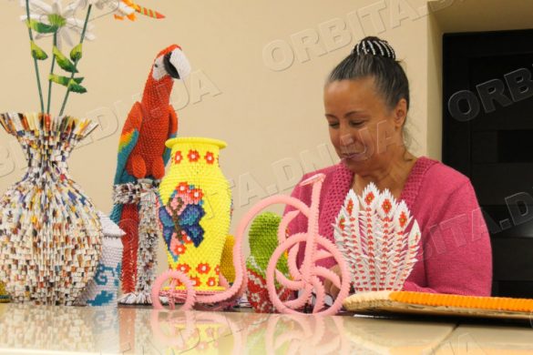 Хобі на все життя: покровчанка Віра Пхайко в евакуації продовжує займатись орігамі