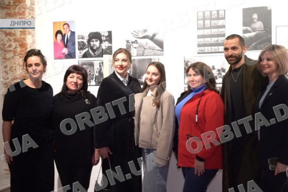 «Все для всіх»: історія у фотовиставці, що поєднала архіви Покровська та Британії