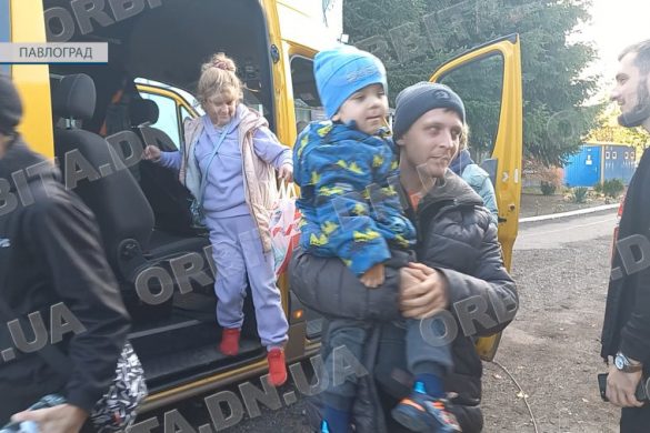 Виїжджають з-під обстрілів: щодня евакуюються десятки жителів Донеччини