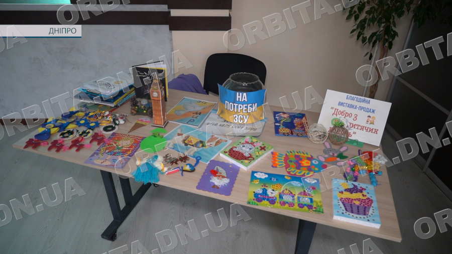 «Добро з дитячих долонь»: покровські учні влаштували виставку-продаж на користь ЗСУ