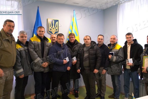 Вони теж бійці: енергетиків Покровська привітали з професійним святом
