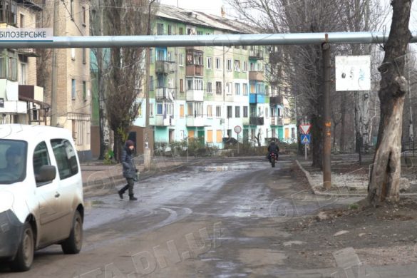 Життя серед руїн: 600 людей залишаються у Білозерському під щоденними обстрілами