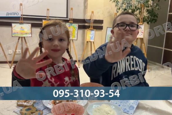 Різдвяна кулінарія: вихованці покровської студії рукоділля опановували розпис смаколиків