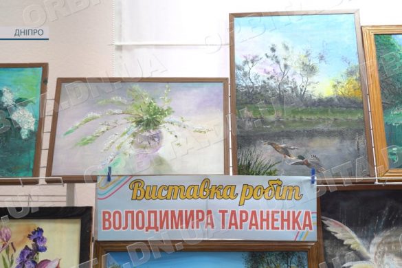 Бачить красу навколо: виставка картин Володимира Тараненка у Покровській бібліотеці