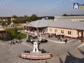 «Чудо-містечко Хансена»: новий дім для переселенців від американського мецената