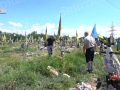 Справа честі: покровські комунальники дбають про могили Героїв в евакуації