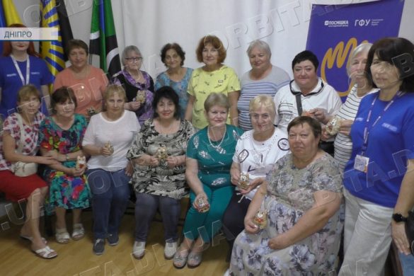 Аромат кави та тепло земляків: переселенці з Добропілля знаходять підтримку у Дніпрі