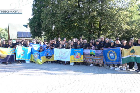 «Шлях нескорених»: ветерани та родини Героїв Донеччини піднялися на гору Діл