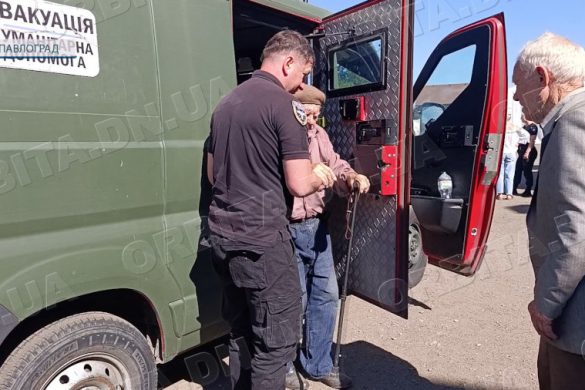 Їдуть туди, звідки небезпечно повертатися: волонтери евакуюють Донеччину