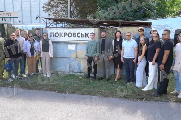 Пам’ять про Покровськ: у Дніпрі відкрили пам’ятний знак місту