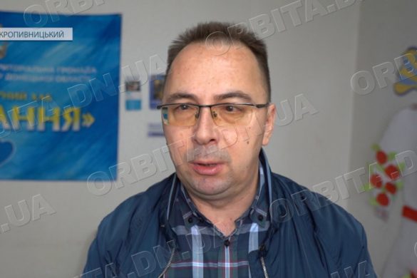 Сергій Добряк зустрівся з переселенцями-земляками у хабі «Єднання» в Кропивницькому