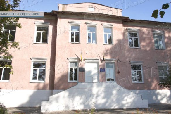 Не втратили інструменти і амбіції: Бахмутський коледж культури працює на Поділлі