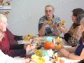 Гарбузик-антистрес і техніки заспокоєння: у клубі «Золоті роки» провели арттерапію